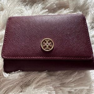Tory Burch Wallet - Robinson Medium Flap Tri-Fold Wallet